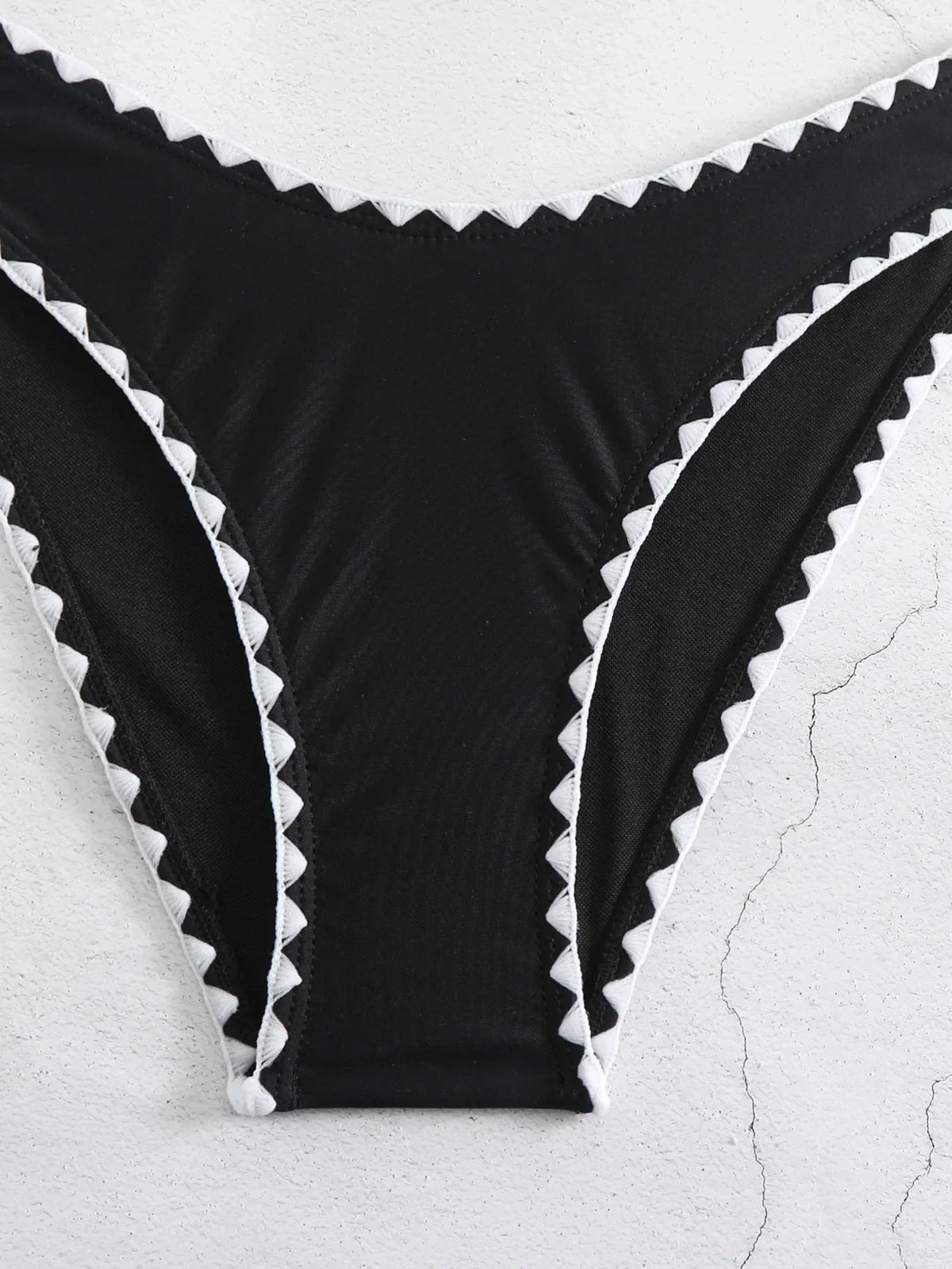 Bikini z ramiączkami w kształcie krzyża