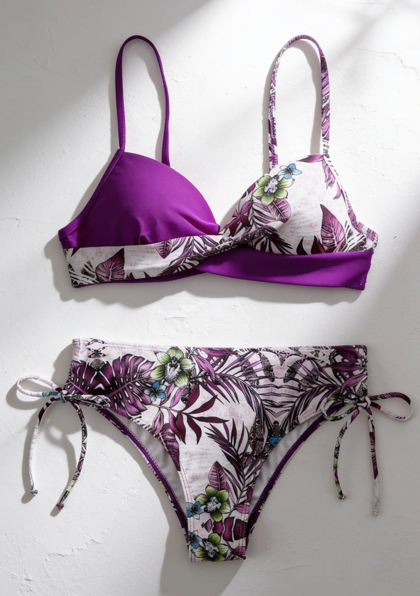 Dwuczęściowy strój kąpielowy bikini z egzotycznym wzorem