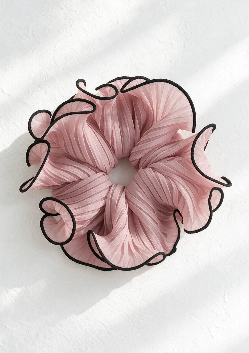 Duża frotka do włosów z kontrastującymi szwami