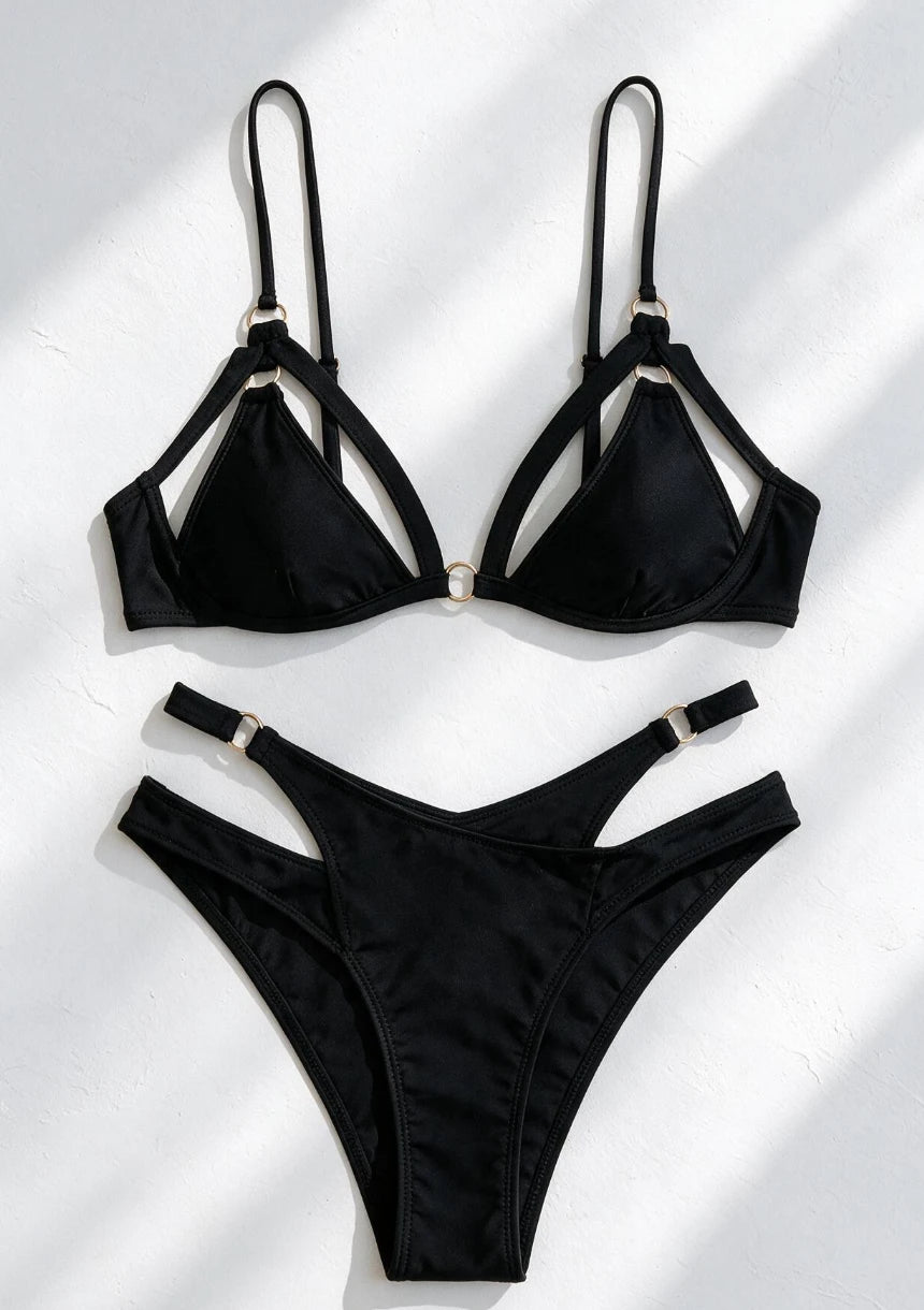 Czarny dwuczęściowy strój kąpielowy bikini z paskami