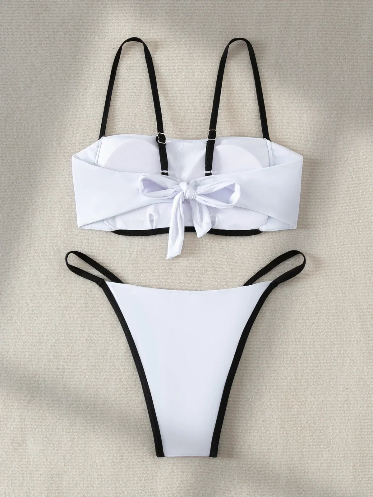 Bikini z regulowanym wiązaniem na plecach