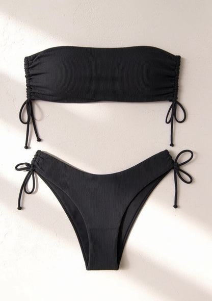 Dwuczęściowy strój kąpielowy bikini typu bandeau ze ściągaczami