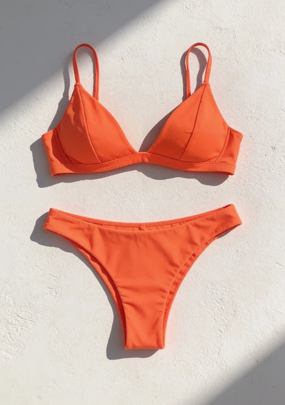 Gładki dwuczęściowy strój kąpielowy bikini w jednolitym kolorze