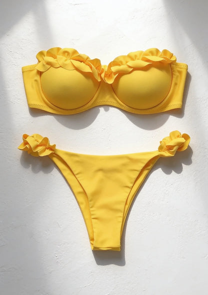 Dwuczęściowy strój kąpielowy bikini z ozdobną falbanką