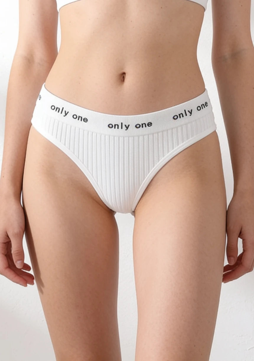 Majtki sportowe stringi z prążkowanego materiału