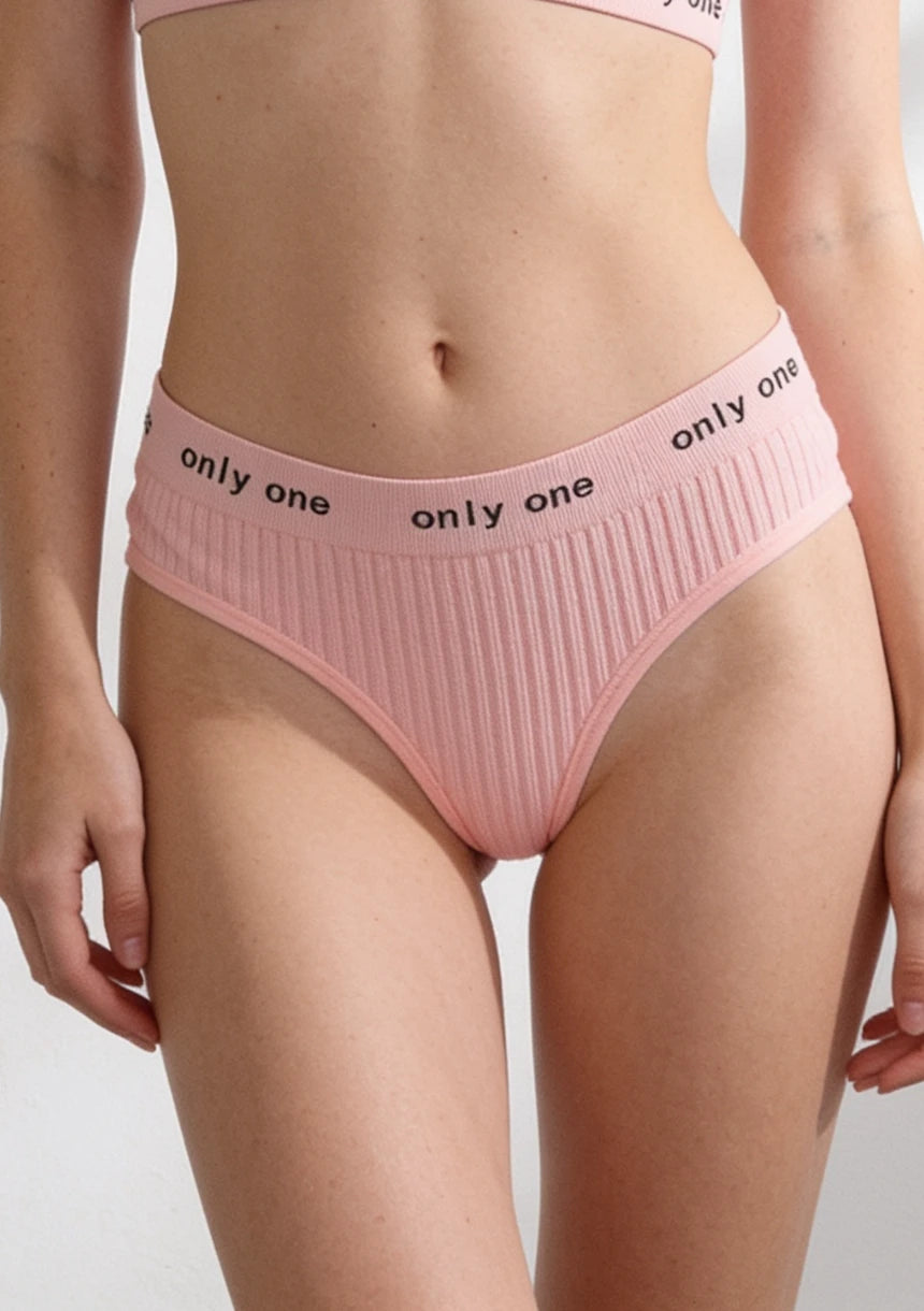 Majtki sportowe stringi z prążkowanego materiału