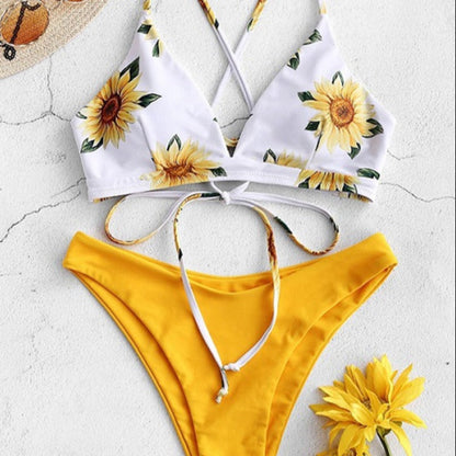 Żółty Dwuczęściowy strój kąpielowy bikini w kwiaty i gładkimi majtkami